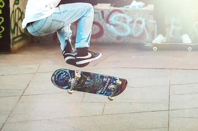 skateboarder-gf1cae5c83_640